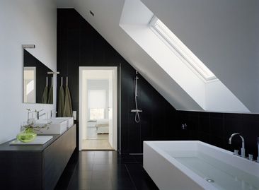 salle de bain contemporaine avec baignoire