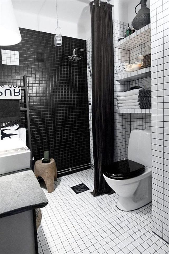salle de bain carrelée noir et blanc